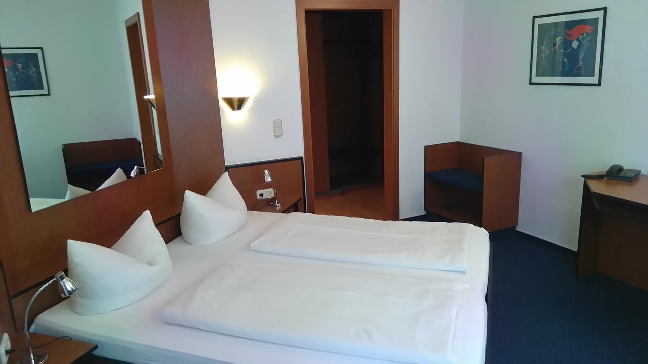 ורטהיים Hotel Loewensteiner Hof Haus Am Neuplatz מראה חיצוני תמונה