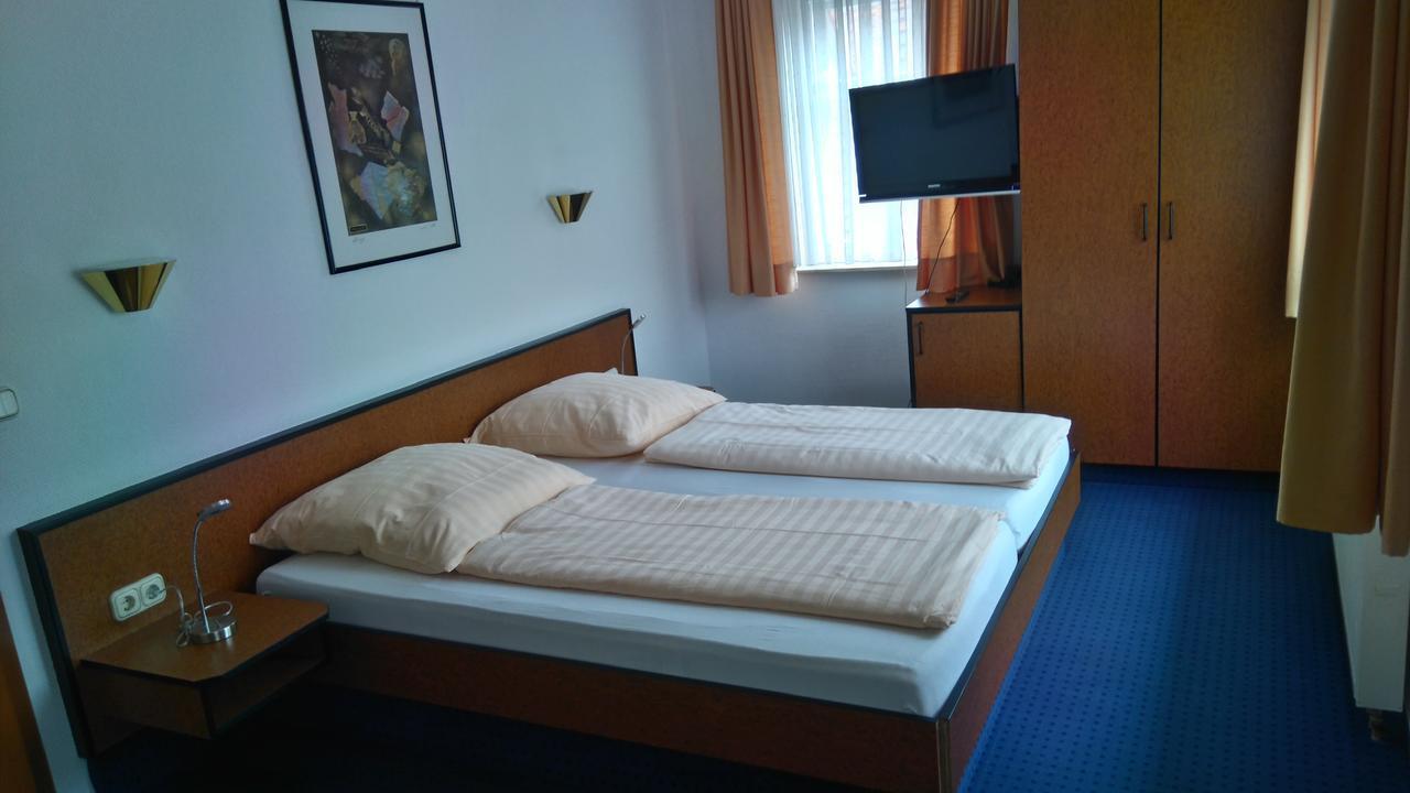 ורטהיים Hotel Loewensteiner Hof Haus Am Neuplatz מראה חיצוני תמונה