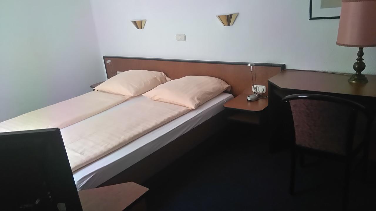 ורטהיים Hotel Loewensteiner Hof Haus Am Neuplatz מראה חיצוני תמונה